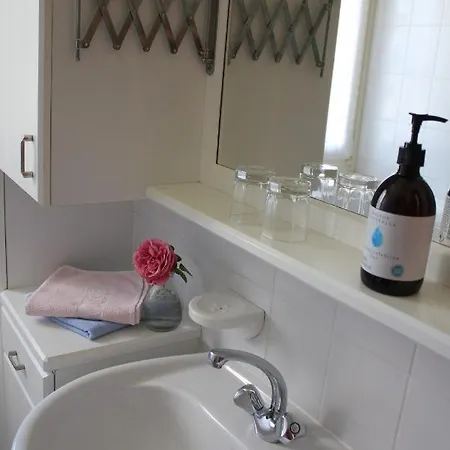 Rose Apartment *