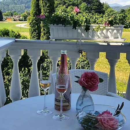 Rose Apartment *