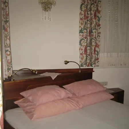 Rose Apartment
