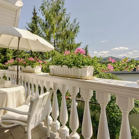 Rose Apartment *