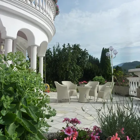 Rose * סנט קנזיאן