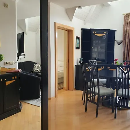 Rose Apartment